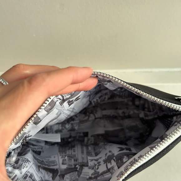 ADD-ON Brand new Kiehl’s travel make up bag - Picture 3 of 3